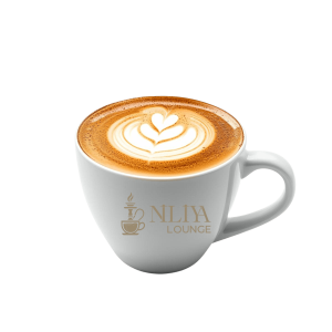 Nargile yanında sıcak siyah çay fincanı, öğleden sonra huzuru.