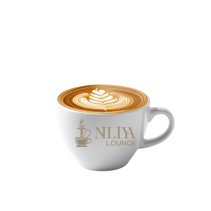 Bitki çayları ve meyveli çay çeşitleri cam demliklerde sunuluyor.