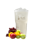 Meyveli buzlu şerbet (Yaz İçeceği), meyve parçacıklı, serinletici kafe içeceği.